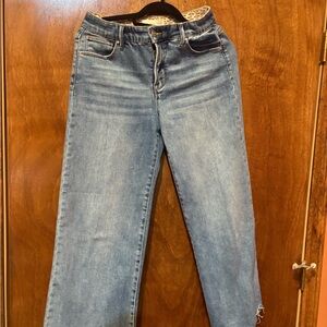 Stylish Women's Cropped Blue Jeans